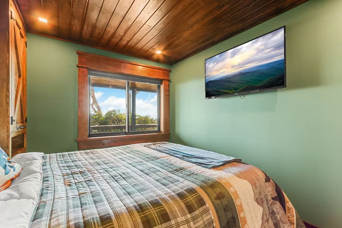 Mama Bear Cabin photo 13