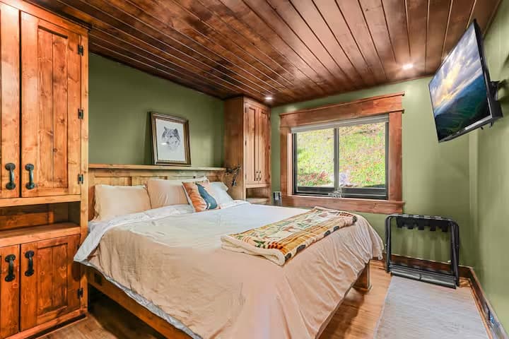 Mama Bear Cabin photo 21