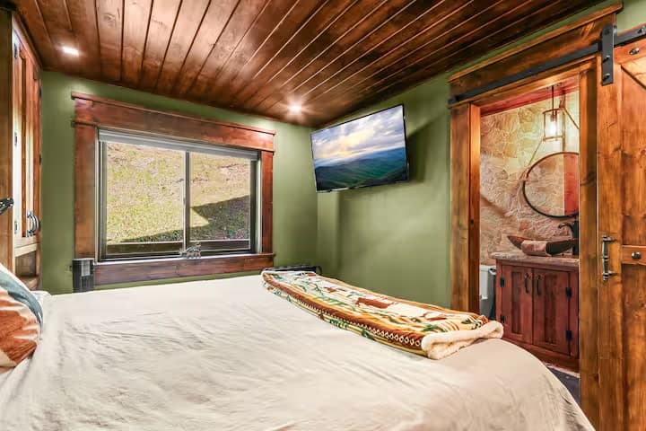 Mama Bear Cabin photo 22