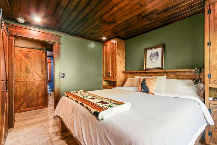 Mama Bear Cabin photo 24
