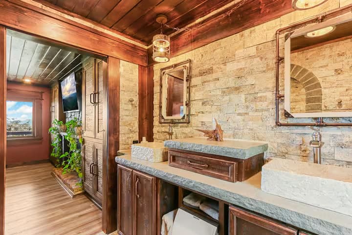 Mama Bear Cabin photo 31