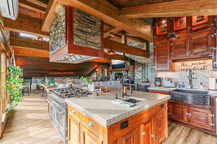 Mama Bear Cabin photo 42